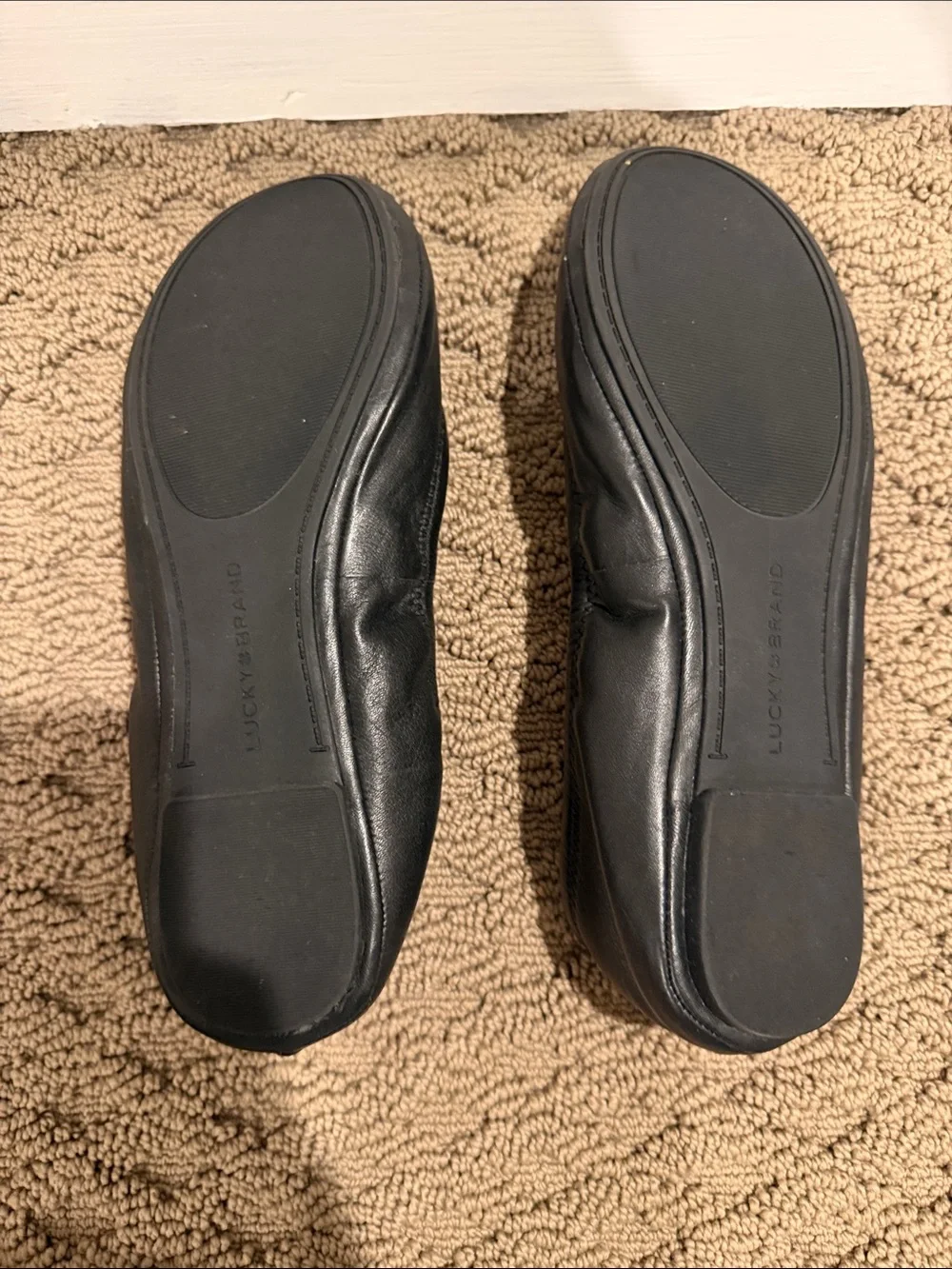 Lucky Brand Black Leather Round-Toe Ballet Flats (LK-EMMIE)
